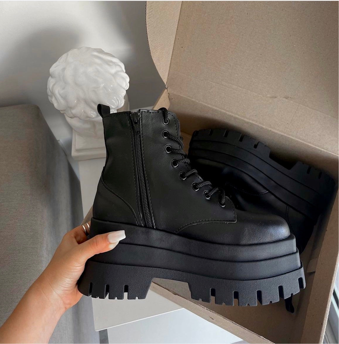 Combat Madisson Black