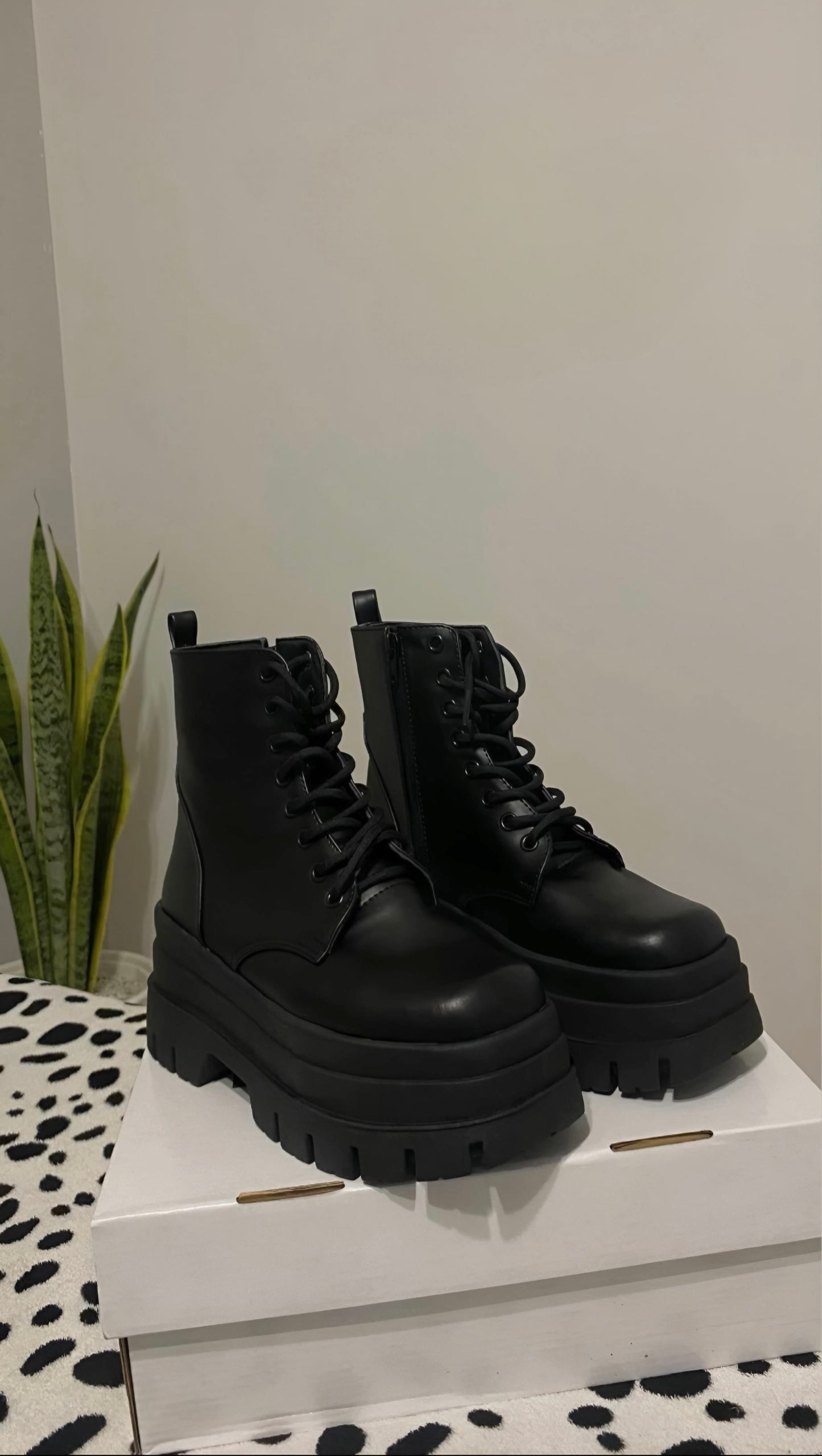 Combat Madisson Black